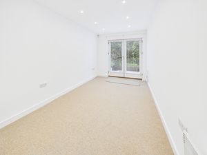 DOUBLE BEDROOM- click for photo gallery